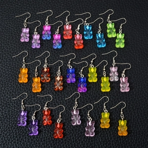 Kleurrijke hars gummybeer hangoorbellen met glitter en metalen haken in diverse felle tinten