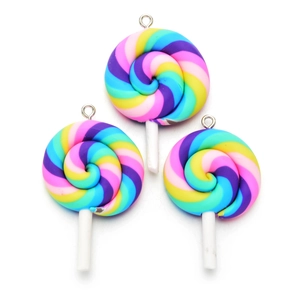 Drei bunte Spiral-Lollipop-Anhänger mit silbernen Metallringen für DIY-Schmuckzubehör