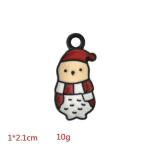 Detailansicht der bunten Emaille-Weihnachtseule mit Größenangaben von 1x2,1 cm
