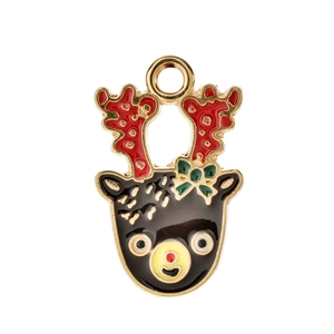 Detailansicht eines Weihnachts-Rentier-Anhängers mit Emaille und Gold-Metallring