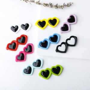 Ciondoli in Resina a Forma di Occhiali da Sole a Cuore DIY per Decorazione Custodia Telefono Colori Misti Accessori Artigianali Fai da Te