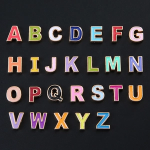 Set di perline colorate in smalto con lettere A-Z e bordo dorato per gioielli fai da te