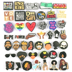 Detalle de 45 piezas de adornos de PVC Black Lives Matter con iconos y eslóganes negros