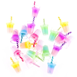 Macro-opname van kleurrijke mini bubble tea bedeltjes voor DIY-sieraden maken