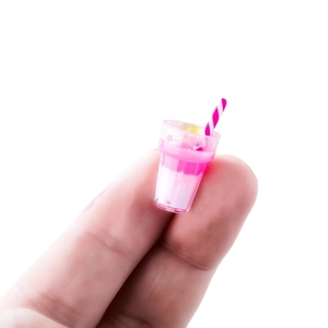 Miniatuur roze melktheebeker model voor DIY sieraden en poppenhuis decoratie
