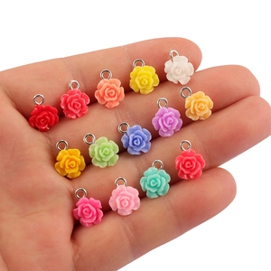 Ciondoli colorati a rosa in resina con anellini in metallo per creazione di gioielli fai da te