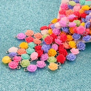 Ciondoli a forma di rosa in resina colorata con anelli in metallo per gioielli fai da te