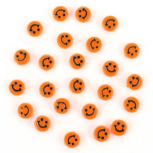 Vue rapprochée de perles orange de 9mm avec visage souriant pour la création de bijoux DIY