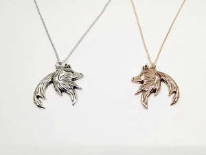 Detailed wolf head pendant necklace set in vintage silver and rose gold finishes
