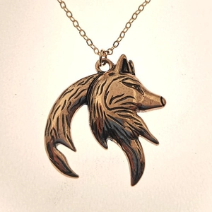 Vintage bronze double wolf head necklace with detailed relief and antique metal finish