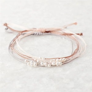Bracelet tressé multicouche fait main avec perles d'eau douce et cordon réglable