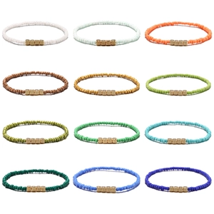 Bracciale Bohemian in Perline di Vetro Fatto a Mano per Uomo Donna Minimalista Elastico Multicolore con Cubo in Metallo Dorato