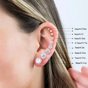 Set da 16 orecchini in acciaio inox con zirconi rotondi nelle misure da 2mm a 8mm