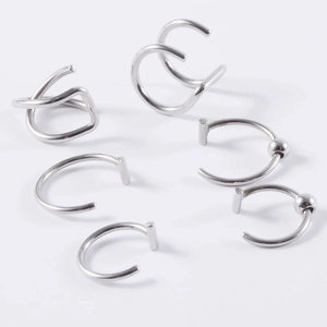 Details von 6 silbernen verstellbaren Clip-Ohrringen und Nasenringen ohne Piercing