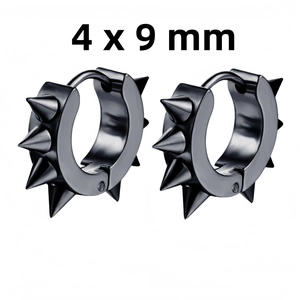Dettaglio macro di orecchini a cerchio punk neri con punte e misura di 4x9mm