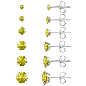 Détail de six paires de boucles d'oreilles en zircon jaune avec monture classique à quatre griffes