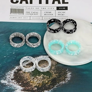 8-teiliges Silikon-Ear-Tunnel-Set mit Marmormuster in Schwarz, Grau, Blau und transparent