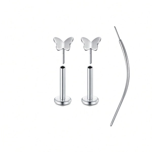 Makro-Detail von schraubenlosen Schmetterlings-Labret-Steckern und Einführstift