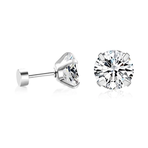 Détail des boucles d'oreilles en zircone avec griffes et fermoir à vis à dos plat