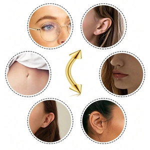 Piercing a bilanciere curvo dorato con punte mostrato in vari punti del corpo