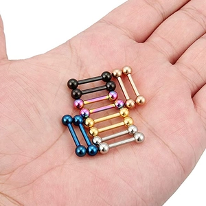 Lot de 6 piercings barbells en acier 316L coloré pour langue et oreille tenus à la main