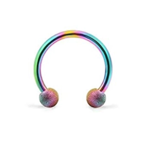 Regenbogen Edelstahl-Hufeisenring mit mattierten Kugeln und C-Form Detailansicht