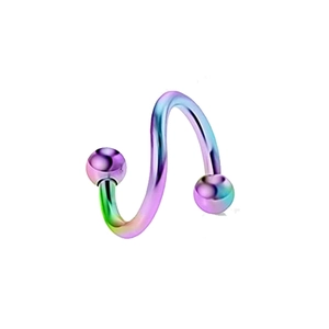Macro-detail van S-vormige regenboog titanium piercingsieraden met dubbele kogels