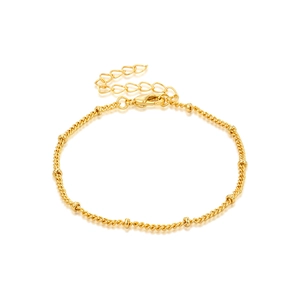 Detail der goldenen Kordelkette Armband mit Goldperlen und sicherem Karabinerverschluss
