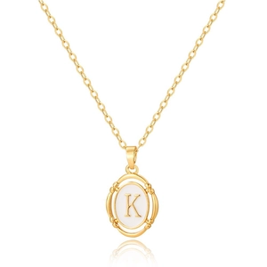 Collier pendentif initiale K doré avec incrustation en émail blanc et chaîne en O