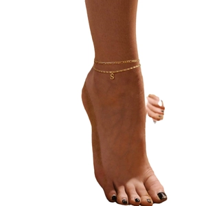 Double-layered gold anklet featuring an S-letter pendant for women on beach