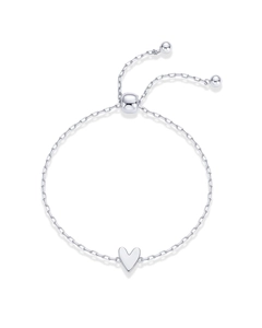 Dettaglio del bracciale con cuore in argento con chiusura a scorrimento regolabile