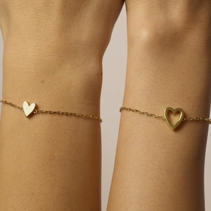 Set di bracciali a cuore in oro minimalista con ciondoli pieni e cavi sulle catene