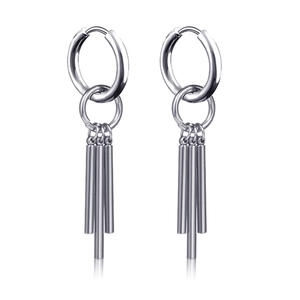 Boucles d'oreilles argentées avec pendentifs cylindriques au style industriel épuré