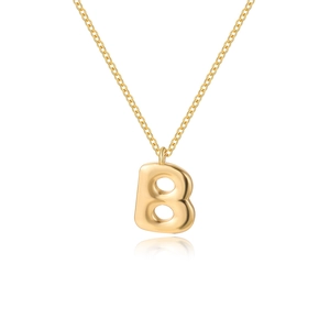 Makroaufnahme des 3D-Goldbuchstaben B-Anhängers mit poliertem Finish an feiner Kette