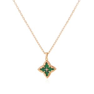 Elegante goldene Halskette mit vierzackigem Sternanhänger und grünem Kleestein