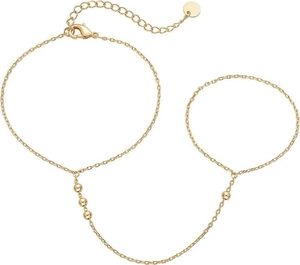 Gedetailleerd zicht op een gouden handketting armband met decoratieve kralen en verstelbare sluiting