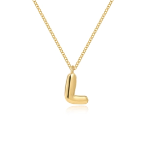 Nahaufnahme der goldenen L-Buchstaben-Halskette mit poliertem Ballon-Anhänger-Design