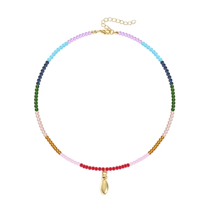 Regenbogen-Perlenkette mit 18K vergoldetem Tropfenanhänger und verstellbarem Karabinerverschluss
