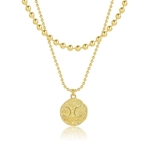 Collana a due strati dorata con perline e ciondolo a moneta vintage luna e stella su bianco