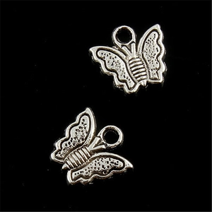 Colgante de Mariposa de Aleación Vintage Plata Antigua Textura Relieve Charm para Collar Pulsera DIY Accesorios Joyería