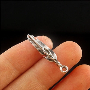Retro silver feather pendant with detailed texture for men necklaces and bracelets