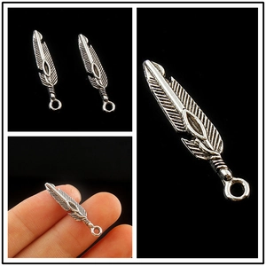 Vintage silver feather pendants in alloy for DIY necklaces and bracelets accessories