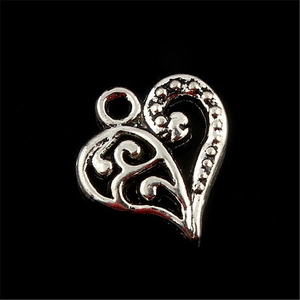Ciondolo a cuore in argento vintage con filigrana per creazione di gioielli fai da te