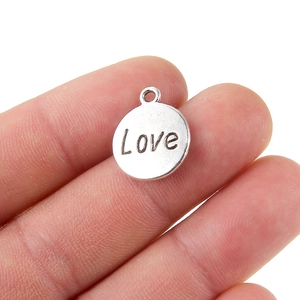 Ciondolo tondo in metallo argento con incisione Love per creazione gioielli fai da te