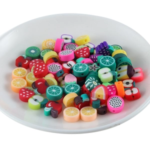 Macro de perles de fruits colorées en pâte polymère pour la création de bijoux DIY