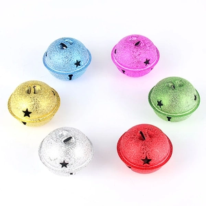 Set kleurrijke glitter klokjes met ster uitsnede voor feestelijke DIY kerstdecoratie
