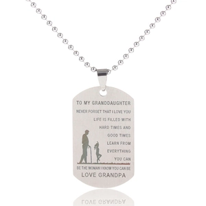 Détail du collier plaque militaire en acier inoxydable avec texte gravé au laser