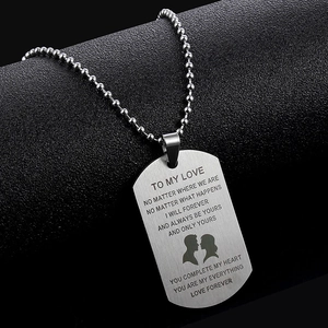 Gravure laser détaillée du poème Always Remember sur un collier à plaque polie