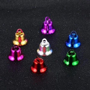 Gekleurde metalen belletjes met ophangringen voor DIY-knutselen en kerstversiering