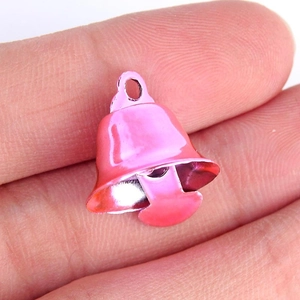 Roze metalen kerstbelletje met ophangoog en glanzende lakafwerking voor DIY-decoratie